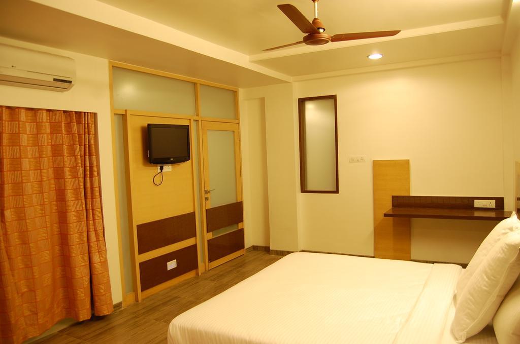 Hotel Bhagyalaxmi Shirdi Extérieur photo