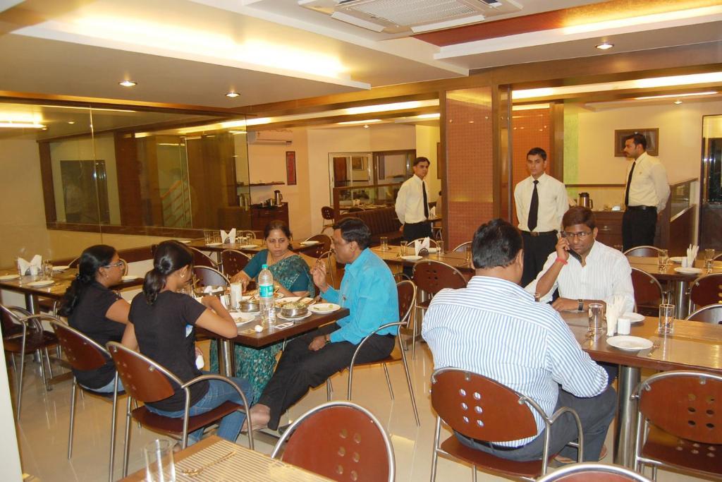 Hotel Bhagyalaxmi Shirdi Extérieur photo